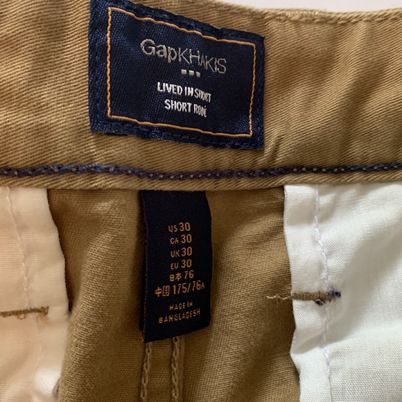 GUC Mens Gap khaki shorts, size 30. Minor fading flaws noted. - Picture 2 of 7